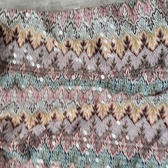 Express Multicolor Patterned Top - Picture 3 of 4